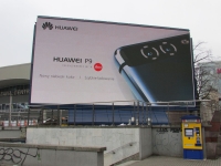Zabudowa nośnika reklamowego, ekranu LED na warszawskim Dworcu Centralnym.