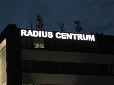 Liternictwo przestrzenne LED na biurowcu RADIUS CENTRUM W-wa Jerozolimskie 200